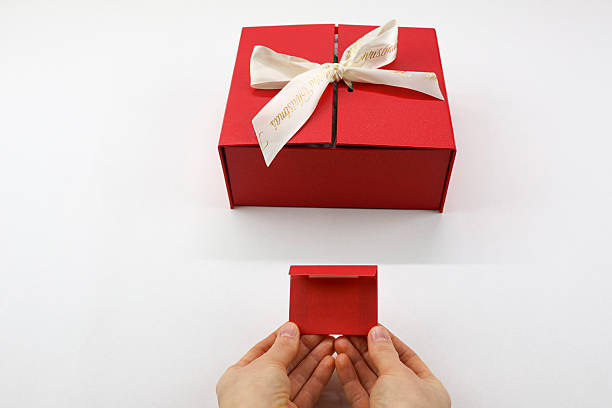 Folding gift box magnetic